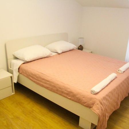 Вилла Lusi House Свети-Филип-и-Яков Экстерьер фото