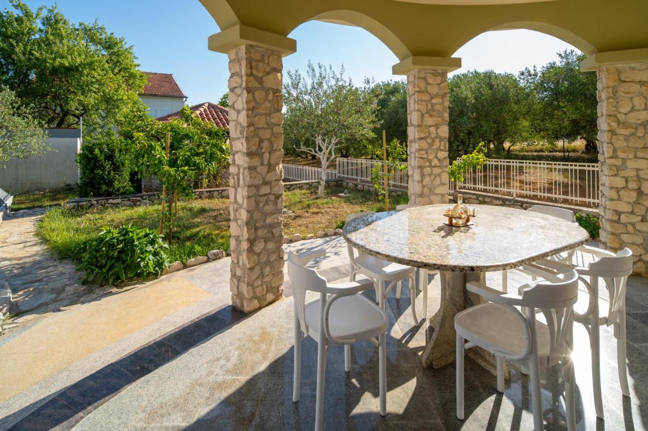 Вилла Lusi House Свети-Филип-и-Яков Экстерьер фото