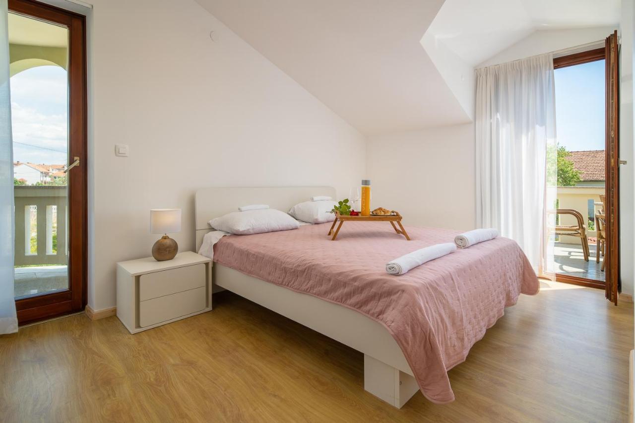 Вилла Lusi House Свети-Филип-и-Яков Экстерьер фото