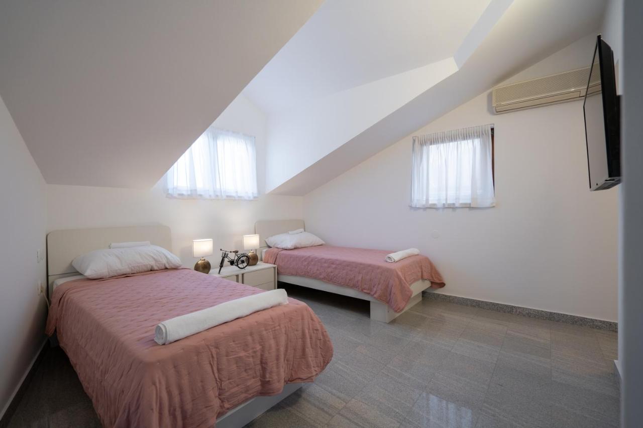 Вилла Lusi House Свети-Филип-и-Яков Экстерьер фото