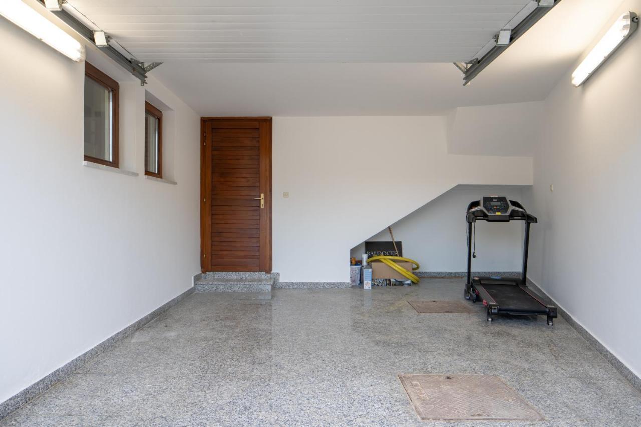 Вилла Lusi House Свети-Филип-и-Яков Экстерьер фото