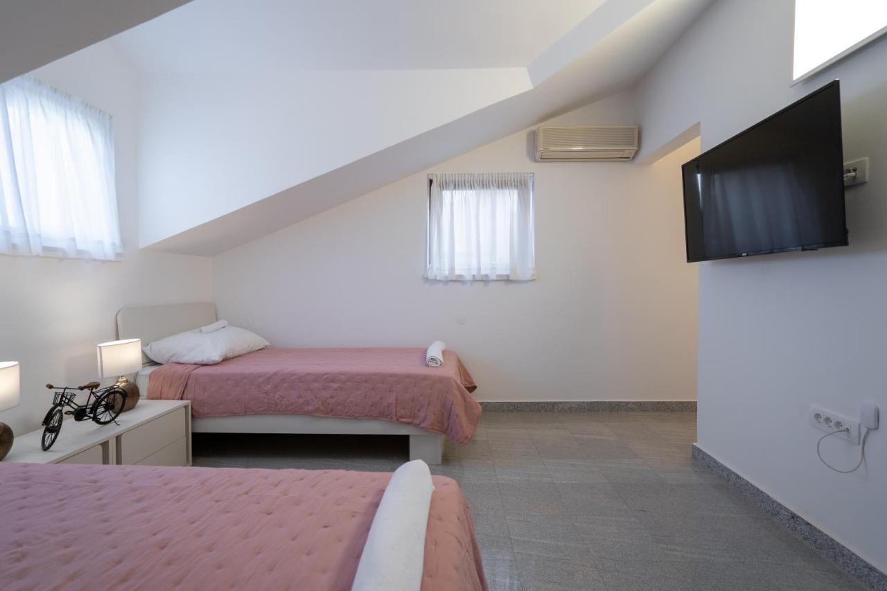 Вилла Lusi House Свети-Филип-и-Яков Экстерьер фото